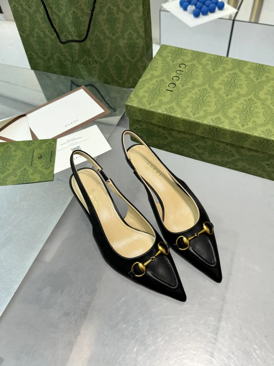 👟👟Ex-factory price 440👟👟 (genuine leather sole +40) Gucci Original GG canvas adds dazzling essence to these slingback pumps. Brown leather piping and light gold-toned hardware are complemented by beige and brown graphics. The pointed toe, elasticated straps and low heel all work together to create a comfortable fit. Upper: Made of first-layer imported patent cowhide/sheepskin lining. Outsole: rubber non-slip outsole/genuine leather outsole. Size: 35-42 (34/41 42 customized, non-refundable)
